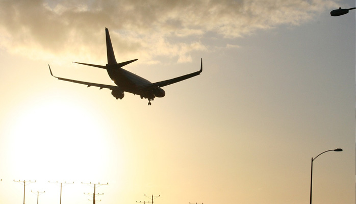 Quand l’avion atterrit dans la bonne ville, mais pas sur le bon aéroport, on peut être indemnisé